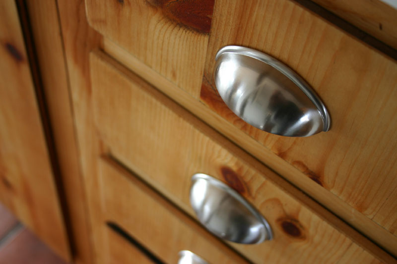 Kountry Wood Cabinets. Cabinets got simple handles.